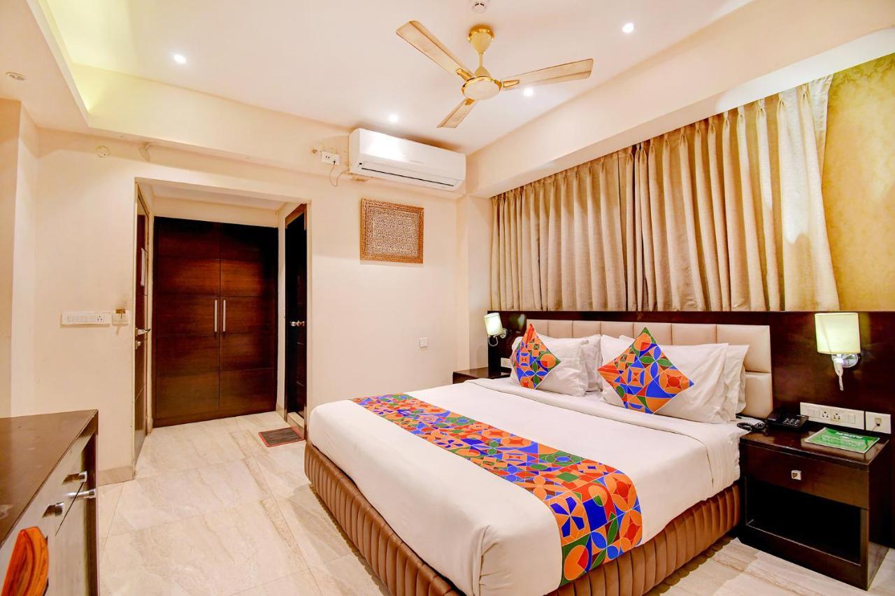 Hotel Radiant Καλκούτα Εξωτερικό φωτογραφία